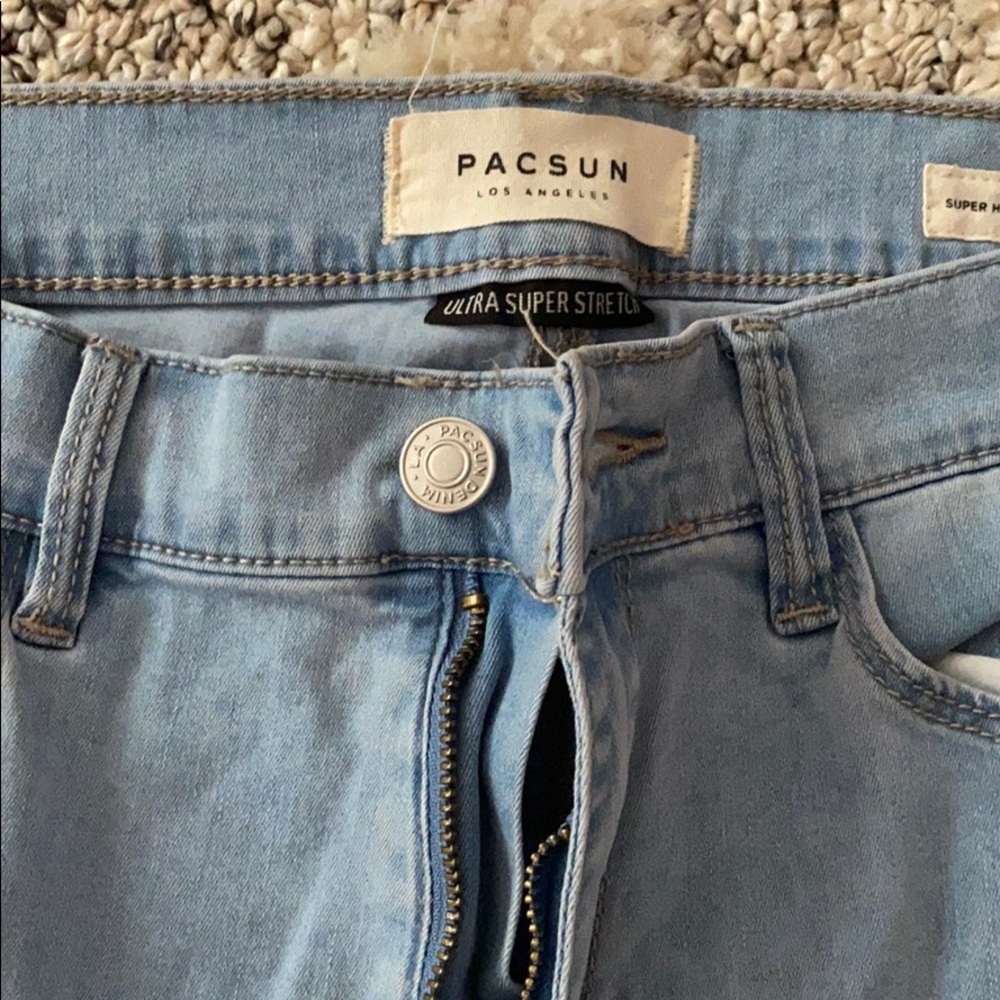 Packing Jeans - Picture 4 of 5